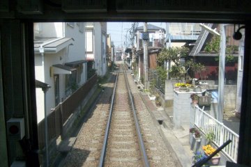 <p>En route to the beach past peoples' homes</p>