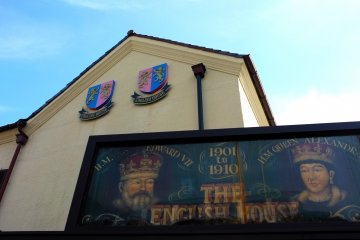 <p>English House</p>