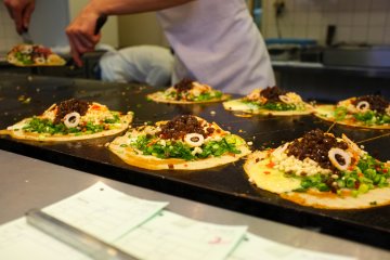 <p>Issen Yoshoku dimasak diatas pemanggang</p>