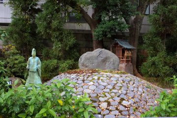 <p>A small garden at the back</p>