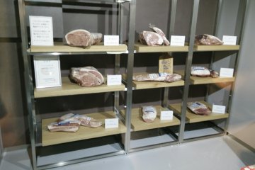 <p>Murakami beef in cold storage from the huge pile of snow</p>