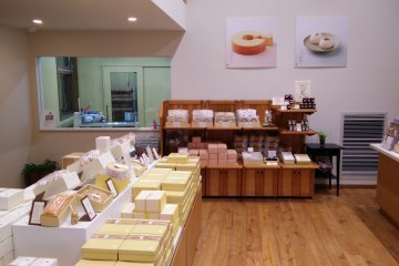 <p>Cake heaven - baumkuchen from Satoya</p>