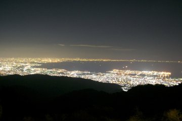 L'&eacute;tincelante ville de Kobe ! Les visiteurs peuvent contempler cette vue magnifique depuis le Mont Rokko