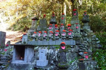 These statues reminded me of the seven dwarfs for some reason -- irreverent, I know.