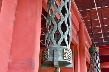 San-gedatsu-mon Gate.