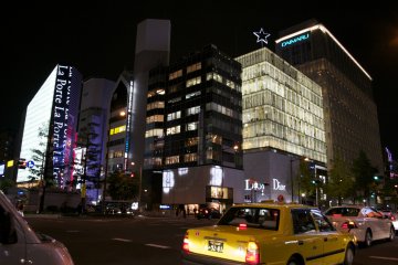 <p>เดินท่องไปบนถนนสายหรูที่สุดของโอซาก้า</p>