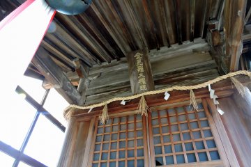 <p>Looking up at the eaves of Konpira Shrine's prayer hall</p>