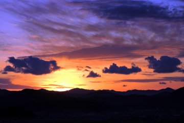 <p>Sunset of Fukui viewed from the hilltop of Nishiyama Park</p>
