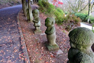 <p>Close-up look at statues of cute children</p>