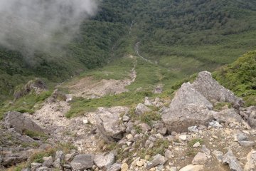 <p>Vue sur la montagne en contrebas&nbsp;</p>