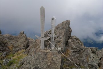 <p>Des symboles religieux, tr&egrave;s commun sur toutes les montagnes du Japon</p>