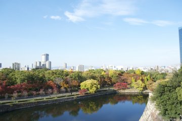 <p>There's only nature, a stone wall, a river and some more nature separating Osaka's relaxing park from the hustle and bustle of the city</p>