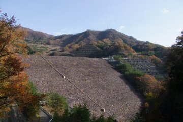 <p>Approaching the backside of the dam</p>