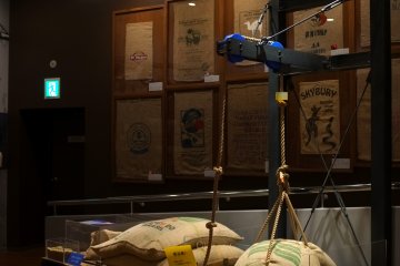 <p>Can you lift a jute bag filled with green beans?</p>