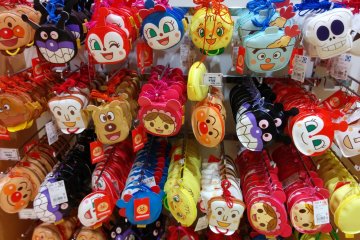 <p>Bagaimana dengan barang-barang karakter anime ini?</p>