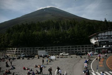 5th stage parking lot - no tour busses beyond here