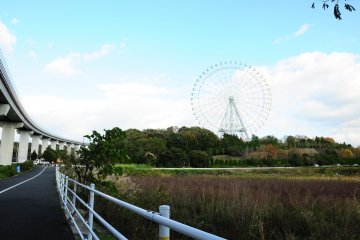<p>The ferris wheel seen from near Koen Nishi Station</p>