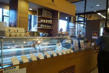 <p>ร้าน&nbsp;GELATERIA HANANOKI ที่ตกแต่งได้สวยมีสไตล์</p>