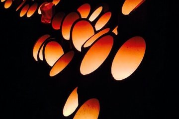<p>A closeup of the tops of bamboo lanterns.</p>