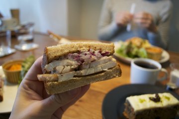 <p>Onions, mustard and chicken. Simple ingredients, rich taste</p>