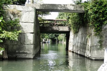 <p>Passengers are often advised to duck their heads as boats pass beneath various obstacles</p>