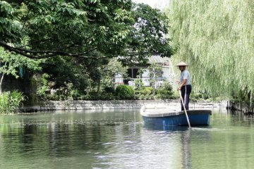 <p>A boatmen poles his craft back to the starting point</p>