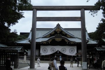Exploring Yasukuni Shrine