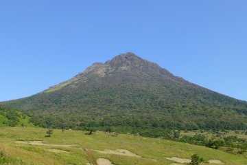 <p>Mt Yufu on a clear day</p>