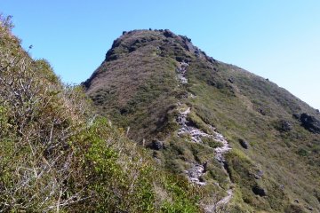 <p>Summiting either peak requires good footing and the use of chains</p>