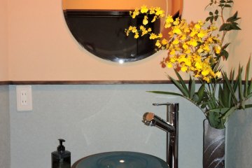 <p>I really loved the sink and round mirror in the bathroom</p>