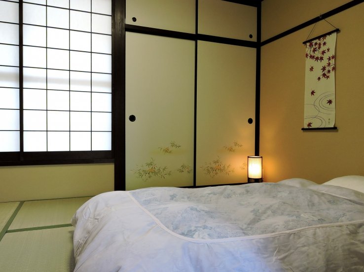 <p>Upstairs room with futon laid out &nbsp;</p>