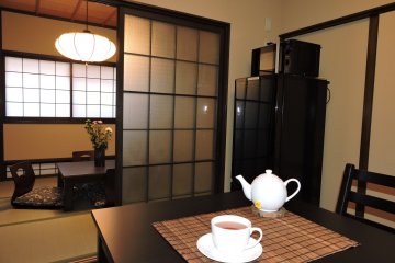 <p>There was a teapot, and cups and saucers as well as coffee mugs</p>