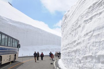 It was a relaxing bus ride from town to the stunning snow valley.