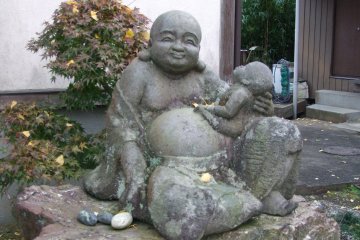 <p>Many small details around the temple grounds</p>