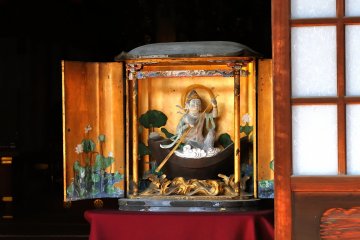 <p>This restored statue of 'Kuze Funanori Kannon' is displayed inside Jodo-in Temple, part of the Byodo-in Temple Complex</p>