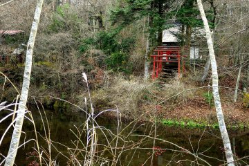 <p>A small shrine stands on the banks of Deguchi-ike</p>