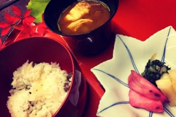 <p>Miso soup with tender tofu, Japanese pickles, and delicious rice with beans of Kyoto ivy. At this point, I could barely hold the sticks because of satiety, but Russians is not so easy to surrender!</p>