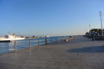 <p>Pemandangan pelabuhan dari Meriken Park</p>