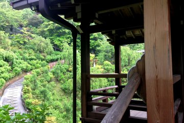 <p>Mountain and valley views abound in the various trails that snake its way around the edge of the mountain.</p>