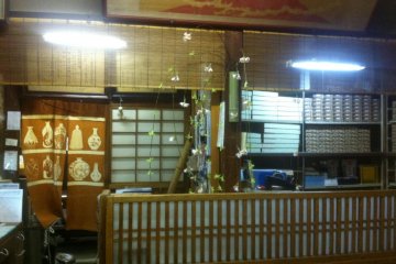 Old shopfront that sells kyoto sweet crackers