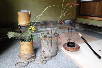 <p>A small ikebana arrangement near the veranda of the garden's resthouse</p>