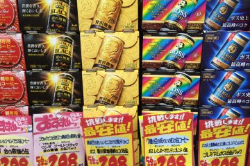 <p>No shortage of canned coffee here. Take them home in a box!</p>