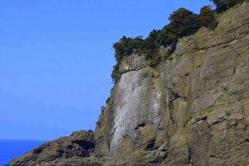 <p>The rock surface is somehow white...why?</p>