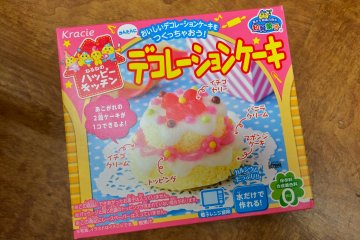 <p>Popin' Cookin&nbsp;Cake Decoration candy kit</p>