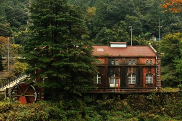 <p>Electricity was generated by a Siemens power generator and a&nbsp;Voith waterwheel</p>