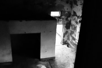 <p>Walls with flaky plaster and the characteristic odor of abandoned buildings make me feel nostalgic</p>
