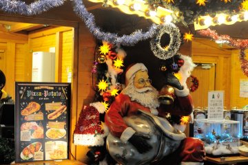 <p>Santa Claus waiting for couples after work</p>