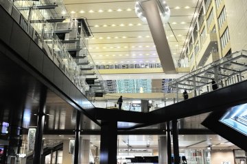 <p>It is just after 6 P.M., and the streets will be filled with people soon!</p>