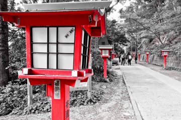 <p>Situated along either side of the approach to Yakuo-in are the first of countless red lanterns</p>