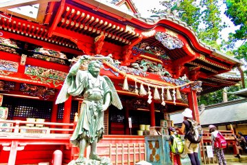 <p>The immaculately built Izuna Gongen-do Hall with a large Tengu, (Mountain Demon) standing guard</p>